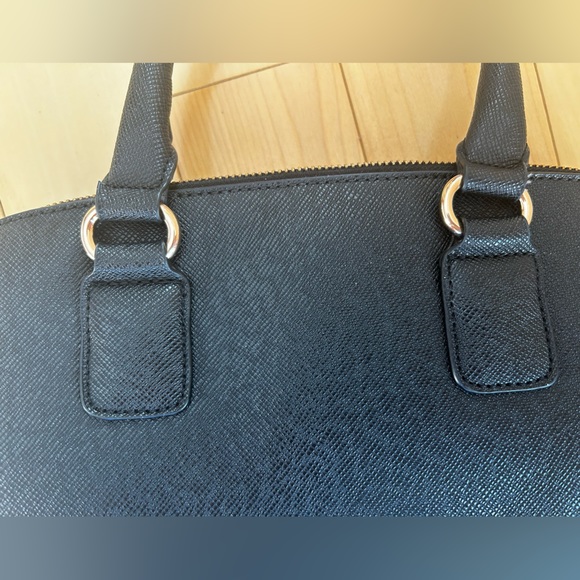 Like new Aldo black hand bag with lots of space, for work or formal outings. - Picture 6 of 6